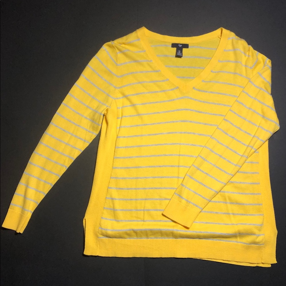 ❤️ 3 x $20 Grey & Yellow Old Navy Seeater Sz L.